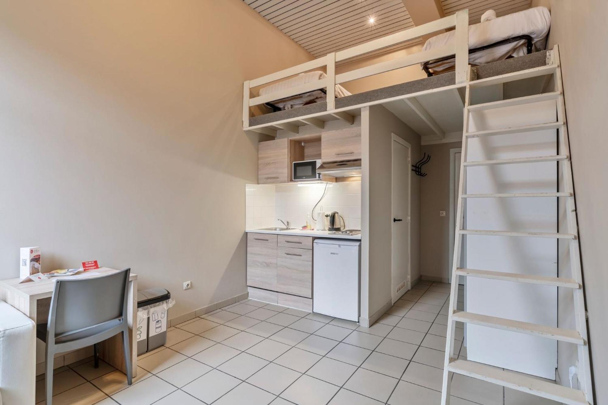 In - Student Semi-duplex With Budget Flats *